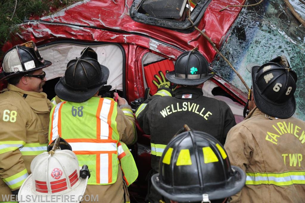 10/26/18 - MVA with entrapment on Alpine Road. Photos by Curt Werner